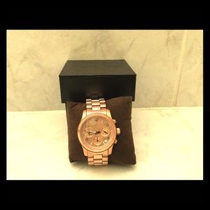 Michael Kors Watch. Gold